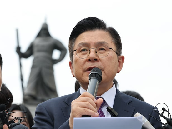 韩媒：韩国无党派总(😈)统候选人黄教安宣布退选，支持执政党候选人金文洙